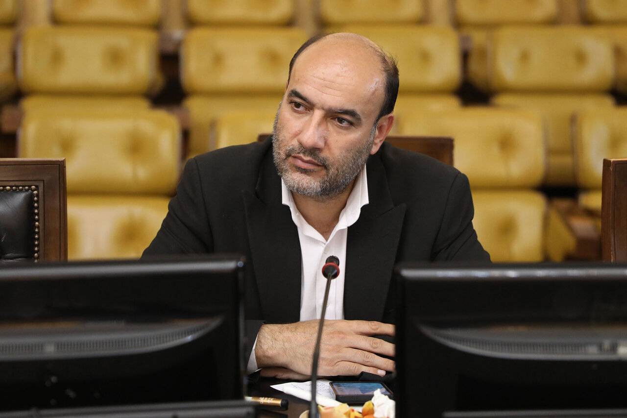 خودروسازان به کارگزاران دلالان تبدیل شده‌اند/ چرا مسئولان پاسخگو به جرگه سوال کنندگان پیوسته اند؟
