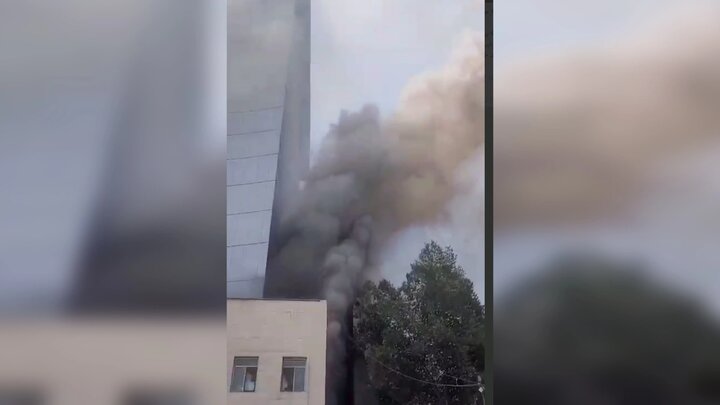 مهار آتش‌سوزی گسترده در هتل ۱۵ طبقه در بزرگراه چمران/ نجات محبوس‌شدگان و مصدومیت یک نفر