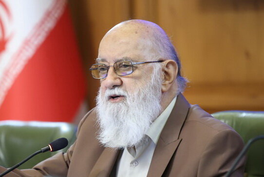 ما در موضوع باغات به سفارشات توجه نمی‌کنیم بلکه به آنچه درست است رای می‌دهیم
