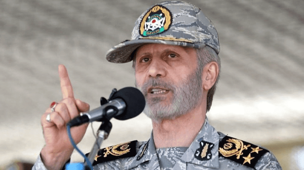 فرمانده کل ارتش: یقه کسانی که رهبر ما را شهید کردند رها نخواهیم کرد