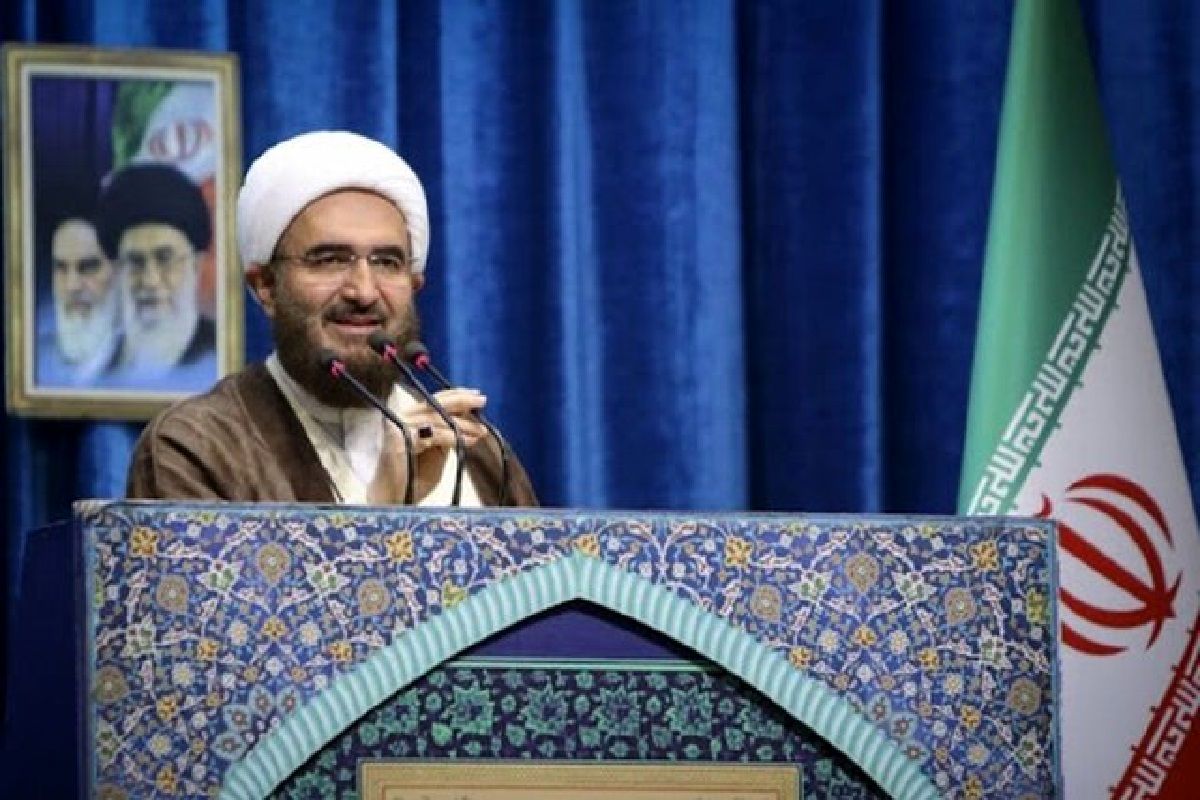 امام جمعه تهران: موقعیت کنونی ما اصلاً موقعیت عادی نیست/ در میانه جنگ مستقیم و رویارویی بی‌پرده حق و باطل قرار داریم/ هر کس اختلاف‌افکنی کند، به نقشه دشمن کمک می‌کند