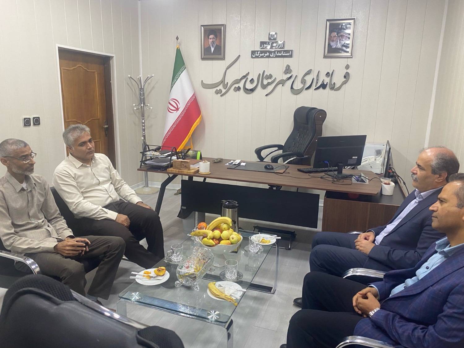 دیدار مدیرکل امور مالیاتی هرمزگان با فرماندار سیریک/ تأکید بر تسهیل امور مالیاتی و حمایت از فعالان اقتصادی سیریک