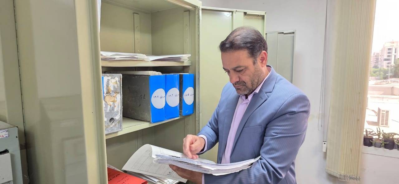 بازدید سرزده دادستان عمومی و انقلاب بندرعباس از شعب دادسرا